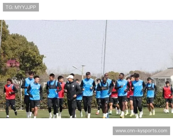 斯坦丘正式亮相大连英博，领衔中场参与整体进攻演练