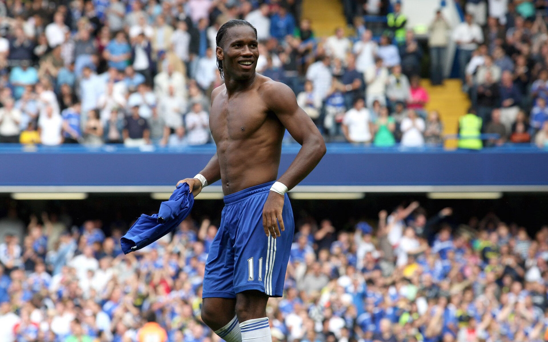 2-0!英超卫冕冠军大反弹,终结4连败+排名飙升第三,对手送2失误,英超冠军 2021